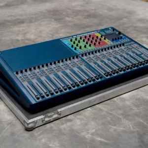 picture of the Soundcraft SIEX3 mixing desk